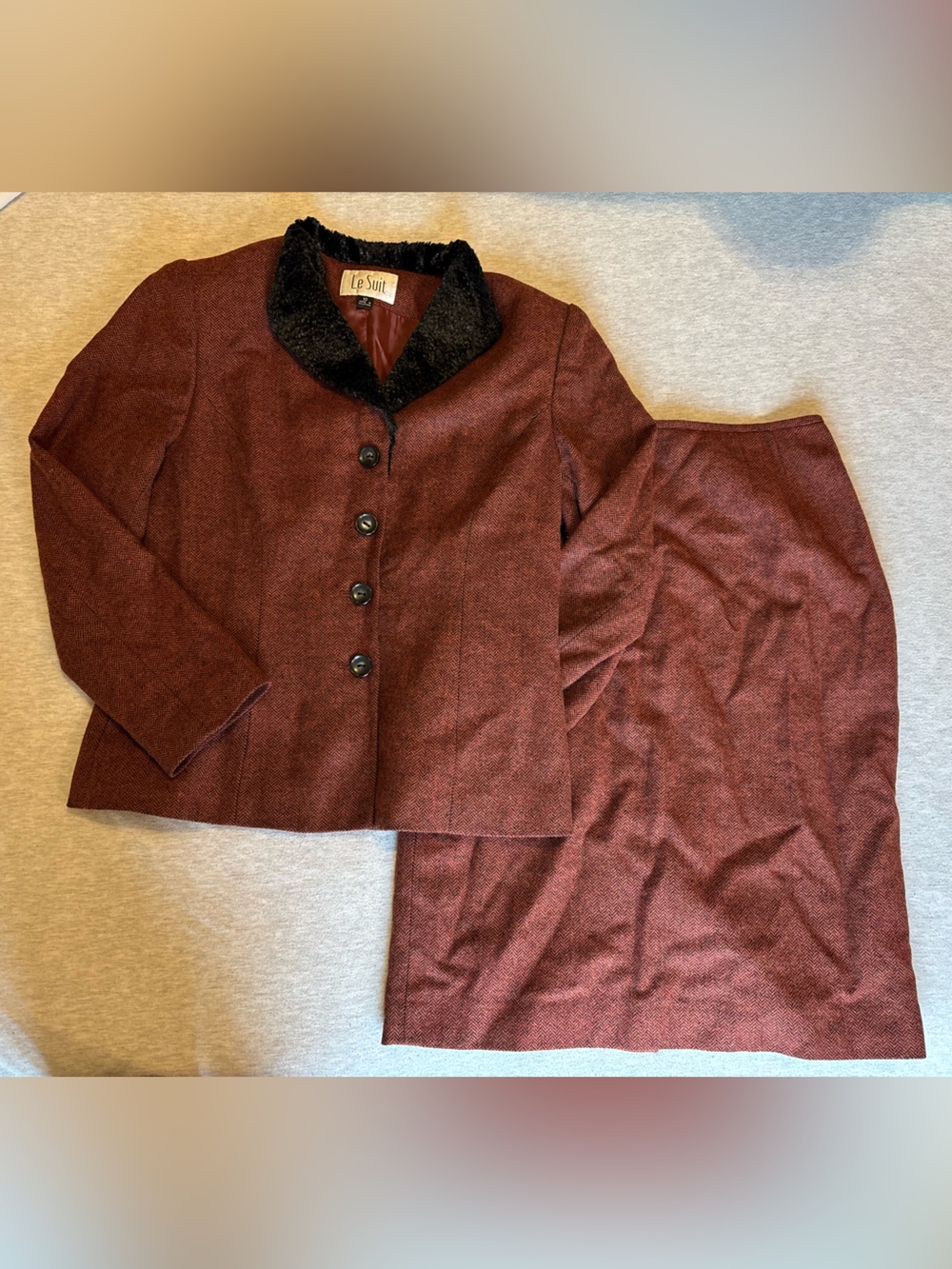 Le Suit Women's Rust Brown Skirt Suit with Black Faux-Fur Collar